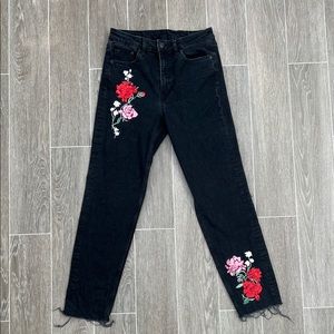 Black embroidered jeans; red roses on front and back pocket; SIZE 26 (EUR 38)